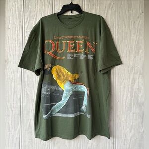 NEW QUEEN Short Sleeve Graphic Tee